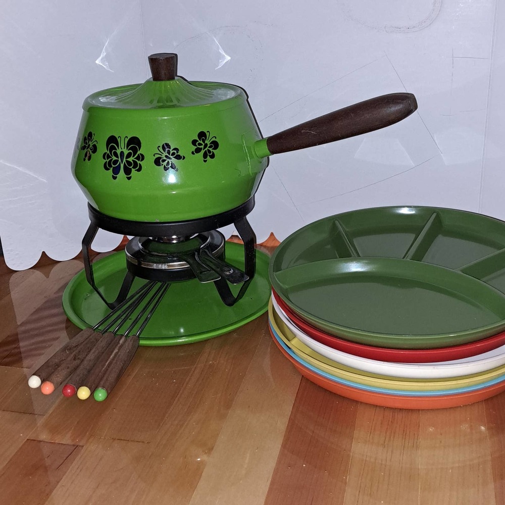 FABULOUS FONDUE VINTAGE and Perfection! Forks & 6 Melamine Plates